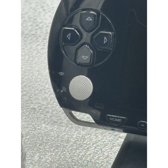 Black psp 1000 w/charger & new battery & circle pad - Picture 9 of 10